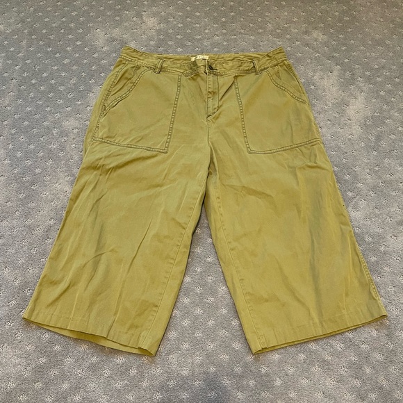 Orvis Pants - Orvis Women’s Wide Leg Bermuda Short Size 16